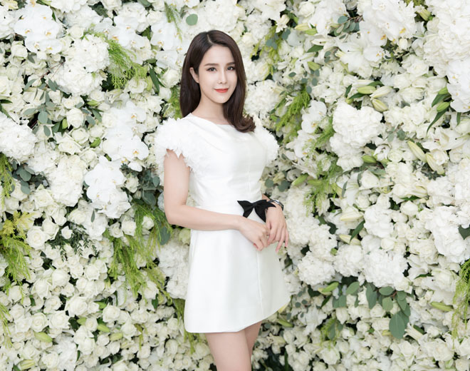 Trước đó, khi mới mang bầu ở những tháng đầu, người đẹp Diệp Lâm Anh vẫn khéo léo khoe dáng thon gọn không để lộ bụng bầu