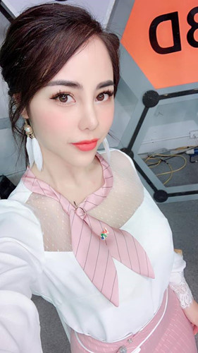 Ngoài gương mặt xinh đẹp và thân hình khiến người nhìn “điêu đứng”, Bạch Lan Phương còn sở hữu gu thời trang sành điệu, thời thượng.