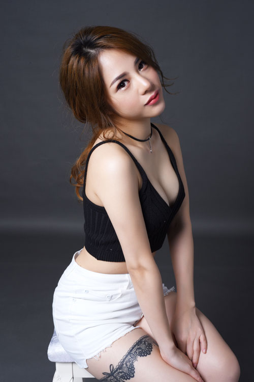 Hằng ngày, người đẹp đều dành một khoảng thời gian nhất định để tập luyện thể thao, giữ gìn và cải thiện vóc dáng của mình.