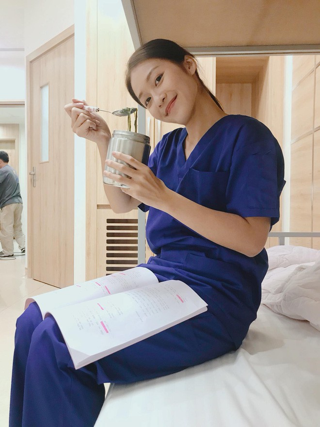 Khả Ngân trên phim trường quay 