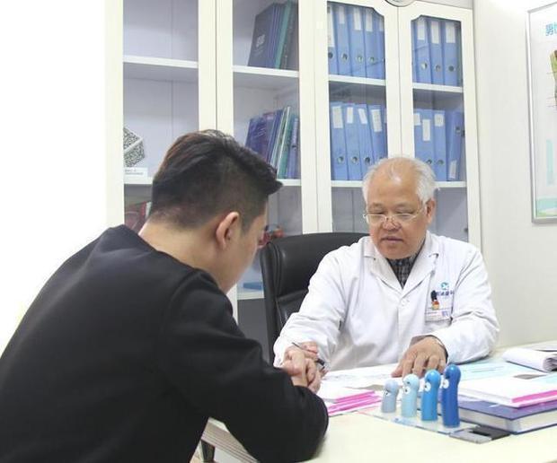 Tuy nhiên, bản thân Tiểu Ngô cũng chưa từng nghĩ đến tiền anh tích lũy không dùng vào việc cưới vợ, ngược lại anh dùng tiền vào việc ghép thận!