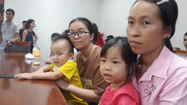 chi-thanh-va-con-gai-bia-phai-copy-1507167913489