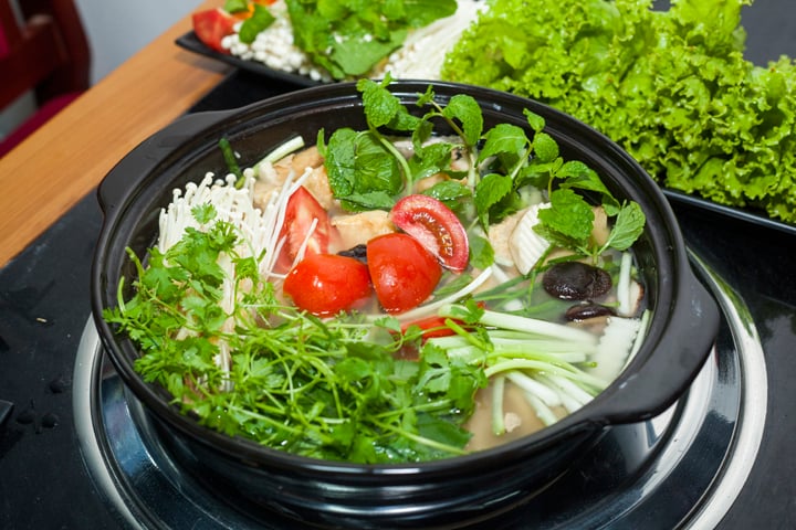 nhung-loai-rau-tuyet-doi-khong-cho-vao-noi-lau-1