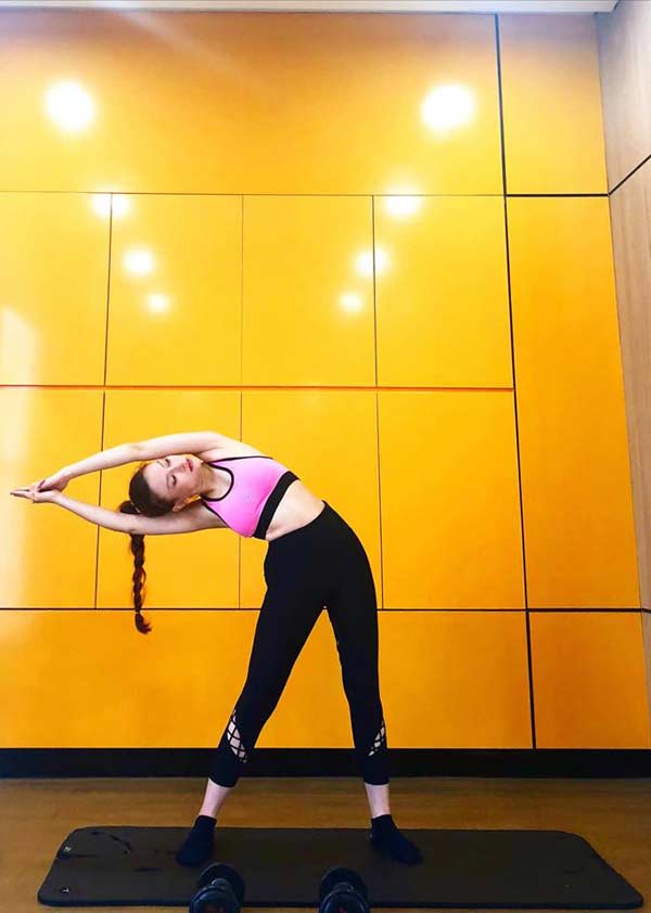 Cô chăm chỉ tập gym để có một vóc dáng lý tưởng.    