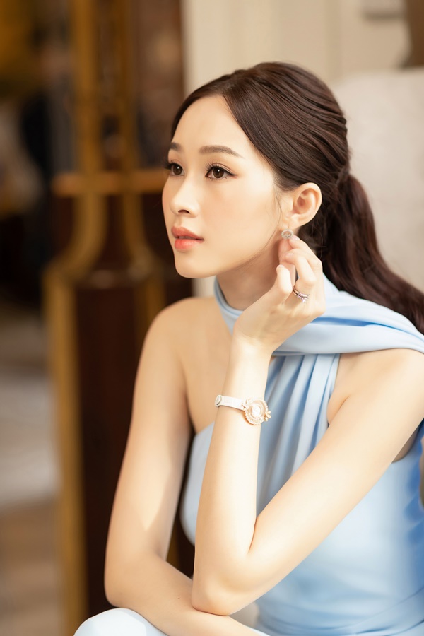 Không những thế, nhan sắc của Hoa hậu Việt Nam 2012 ngày một xinh đẹp, mặn mà.    