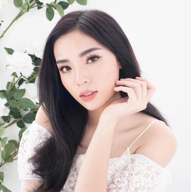 Dù trang điểm nhẹ nhàng nhưng Shbet123 Link Vào ShBet Mới Nhất đen dài cũng vẫn làm cho vẻ đẹp của Kỳ Duyên khó mà thoát ra được