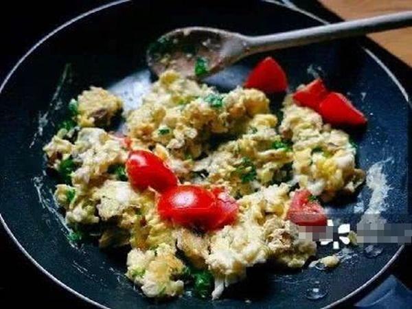 nguoi-phu-nu-qua-doi-vi-nhoi-mau-co-tim-bac-si-khuyen-canh-giac-voi-mon-an-thuong-ngay2-2018-11-20-22-42