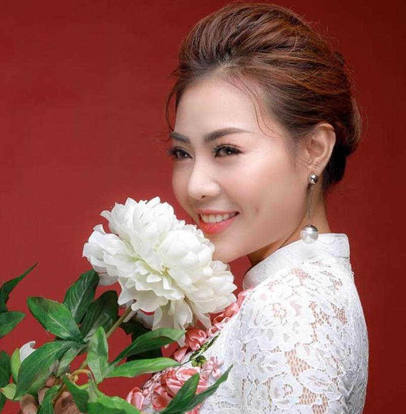 Đã ngoài 30 tuổi nhưng so về nhan sắc cô không kém cạnh đàn em phân nào!    