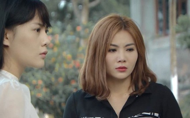 Cô sở hữu Mừng SHBET phiên bản mới 2025 trắng mịn, không chút mụn, tàn nhang nào. Dù trong cảnh quay tiều tụy, nước mắt nhạt nhòa, gương mặt cô vẫn sáng bừng.