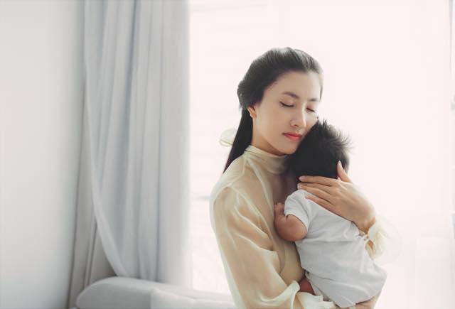 Cô hạnh phúc viết: 