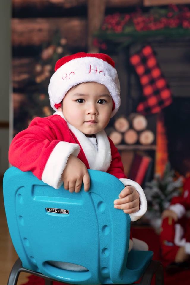 du-bo-vang-nha-nhung-con-trai-dan-truong-van-giup-me-trang-tri-noel-1a3541