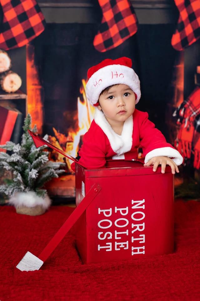 du-bo-vang-nha-nhung-con-trai-dan-truong-van-giup-me-trang-tri-noel-cd4e43