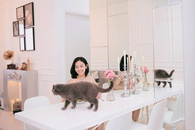 Thúy Vi trong căn hộ tiền tỷ tại Sài Gòn.    