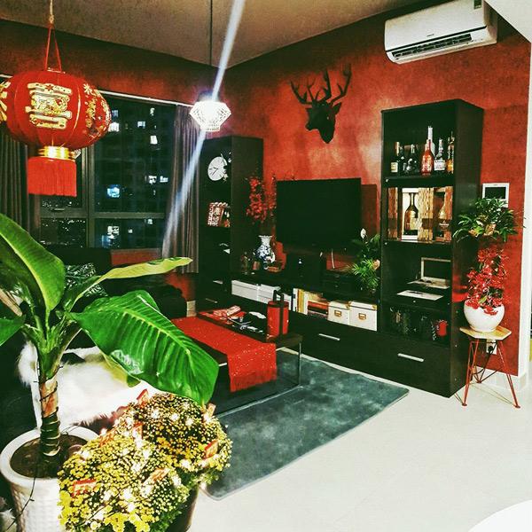 Phòng khách rất tiện nghi, có đầy đủ vận dụng cần thiết và được sắp xếp gọn gàng.    