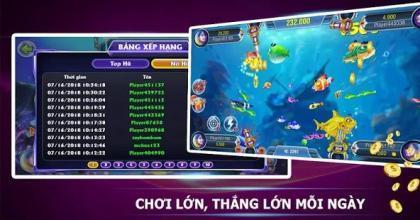 Ngọn lửa bùng phát dữ dội từ tầng 9 của quán karaoke, cột khói từ đám cháy bốc cao hàng chục mét (Nguồn: Vietnamnet)