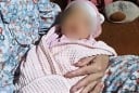 Bé gái bị bỏ rơi ở Ninh Bình kèm lời nhắn gây xót xa: “Con là Mừng SHBET phiên bản mới 2025, tự sinh tại phòng trọ”