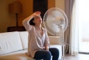 Cảnh báo: Thói quen bật quạt, điều hòa ngay sau khi đi nắng về gây hại sức khỏe