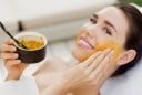 5 cách kết hợp nghệ tươi trong chăm sóc da, hỗ trợ làm sáng và cải thiện vẻ ngoài rạng rỡ