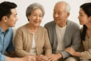 Chăm sóc cha mẹ già đang trở thành áp lực của một thế hệ người Việt