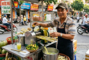 Vì sao khi ép nước mía người bán thường cho thêm 1 quả quất?