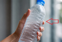 Vì sao nước đóng chai phải có nhiều đường gân?