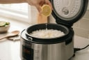 Vắt nước cốt chanh vào nấu cơm: Mẹo nhỏ lợi ích to