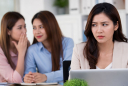 Đồng nghiệp có những biểu hiện này, hãy cẩn trọng khi làm việc cùng: Đừng quá cả tin kẻo tự rước rắc rối