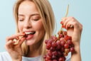 5 thực phẩm giàu chất chống oxy hóa giúp bảo vệ collagen và hạn chế lão hóa da từ bên trong