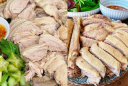 Luộc vịt không dùng nước lã: Sử dụng loại nước này thịt vịt ngọt thơm hơn hẳn, không còn mùi hôi