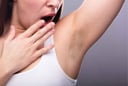 Nguyên nhân khiến vùng da dưới cánh tay thâm sạm và những cách chăm sóc đơn giản tại nhà