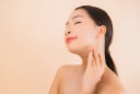 Bí quyết chăm sóc vùng cổ giúp da săn chắc và hạn chế nếp nhăn theo thời gian