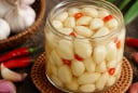 Cách ngâm tỏi trắng giòn, không bị chuyển màu xanh: Bí quyết nằm ở bước nhiều người làm sai