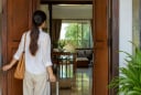 Nhớ lời người xưa: Nhớ làm 3 điều này trước khi vào nhà nếu đi vắng nhiều ngày