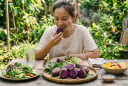 Loại củ bán đầy chợ Việt được ví như 'khắc tinh' của gan nhiễm mỡ: Nghiên cứu mới hé lộ lợi ích bất ngờ