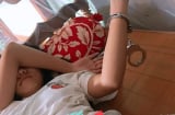 Cô bé 'nghịch dại' phải ngủ chung với còng số 8 cả đêm nhưng câu chuyện phía sau mới gây bất ngờ