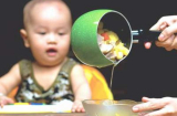 Bé 9 tháng tuổi bụng phình to như có u: BS cảnh báo sai lầm cho con ăn dặm nhiều bà mẹ mắc phải