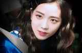 Jisoo (BlackPink) để tóc thẳng layer hay tóc xoăn cũng vẫn xinh đẹp hết phần thiên hạ