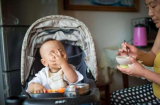 Con 1 tuổi đêm nào cũng khóc, mẹ không thể ngờ nguyên nhân nằm ở chế độ ăn