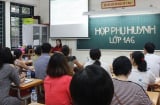 Bất ngờ bị gọi 'phụ huynh có con xếp hạng cuối' lên phát biểu, mẹ nói một câu khiến cô giáo xấu hổ