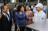 Phó Chủ tịch nước đến thăm người lao động tại nhà máy sữa 4.0 của Vinamilk trước thềm tết Tân Sửu