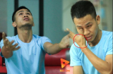 Nhìn bàn tay sưng to của 'anh hùng' đỡ cháu bé rơi từ tầng 12 xuống khiến cư dân mạng nghẹn ngào cảm động