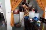 Sự thật về quan niệm phụ nữ sau sinh phải kiêng cầm chổi quét nhà