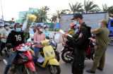 Đứng xem tai nạn, 51 người thành F1