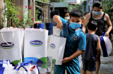 45.000 phần quà được Vinamilk gửi đến người dân 3 tỉnh thành phố, góp phần san sẻ khó khăn mùa dịch