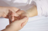 Sáng ngủ dậy nếu thấy những dấu hiệu bất thường này thì nên đi khám kẻo bệnh nặng khó chữa