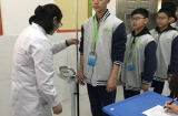 Cậu bé 13 tuổi cao 1m6 khiến bố mẹ vui mừng, ai ngờ đi khám BS nói: Tương lai không thể cao thêm nữa