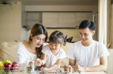 4 bài học về tiền bạc cha mẹ càng dạy con sớm càng tốt, giúp bé biết trân quý sức lao động