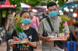 Đi lễ chùa đầu năm không dâng tiền mã, chớ gài tiền thật vào mâm lễ cúng Phật