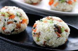 Cơm nguội thừa mùa lạnh đừng vội đổ đi, cứ vo nắm tròn rồi nấu thành món này ai cũng phải gật gù khen ngon