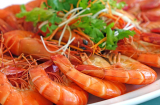 Luộc tôm thế này mới là 'đỉnh cao': Không cần 1 giọt nước nào tôm vẫn chín đỏ au, ngon ngọt xuất sắc